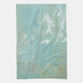 Witte vogels vliegen door de blauwe hemel theedoek (Verticaal)