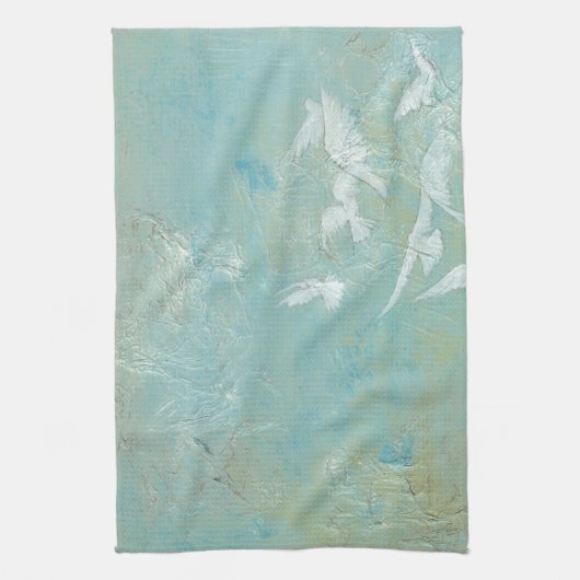 Witte vogels vliegen door de blauwe hemel theedoek (Verticaal)