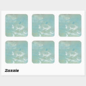 Witte vogels vliegen door de blauwe hemel vierkante sticker (Vel)