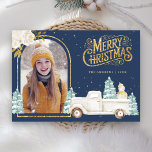 Witte Vrachtwagen Snowman Gouden Kerst Foto Marine Feestdagenkaart<br><div class="desc">Laat uw gasten versteld staan met deze stijlvolle kerstkaart met een mooie witte truck en een schattige sneeuwpop met witte bloemen. Voeg eenvoudig jouw tekst toe aan deze gebruiksvriendelijke sjabloon en versier deze kaart met uw favoriete foto om er een unieke vakantiepas van te maken.</div>