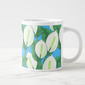 Witte vredesleugens op bleke blauwe achtergrond grote koffiekop (Rechts)