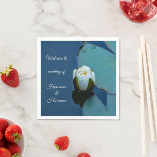 Witte waterlelie in de vijver, foto van de natuur servet