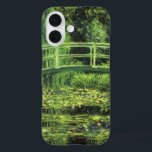 Witte waterlionen van Claude Monet,  kunst iPhone 16 Hoesje<br><div class="desc">White Waterlilies (1899) van Claude Monet is een impressionist fijn kunstschilderij met florale natuur. Het is een van de vele variaties van de waterlelies en de Japanse voetbrugschilderijen die Monet schilderde in zijn bloemtuin in het voorjaar in Giverny, Frankrijk. Een voetgangersbrug over een vijver in groene tinten. Over de kunstenaar:...</div>