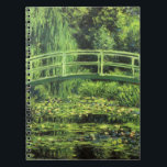 Witte waterlionen van Claude Monet,  kunst Notitieboek<br><div class="desc">White Waterlilies (1899) van Claude Monet is een impressionist fijn kunstschilderij met florale natuur. Het is een van de vele variaties van de waterlelies en de Japanse voetbrugschilderijen die Monet schilderde in zijn bloemtuin in het voorjaar in Giverny, Frankrijk. Een voetgangersbrug over een vijver in groene tinten. Over de kunstenaar:...</div>