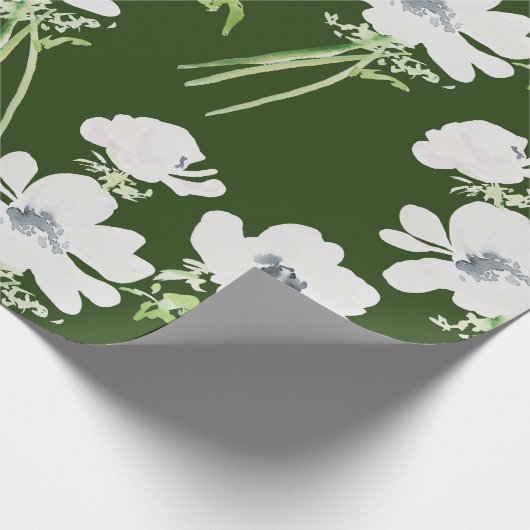 Witte waterverf anemonbloemen op groen cadeaupapier (Hoek)