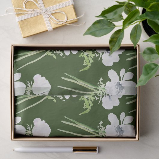 Witte waterverf anemonbloemen op groen tissuepapier (Geschenk)