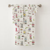 Witte Westies met Accessoires Whimsical Monogram Bad Handdoek (Insitu)