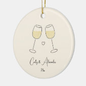 Witte wijn getrouwd verloofd Jubileum Keramisch Ornament (Links)