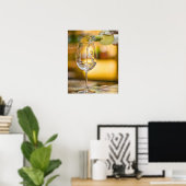 Witte wijn wordt uit de fles gegoten in het restau poster (Thuiskantoor)