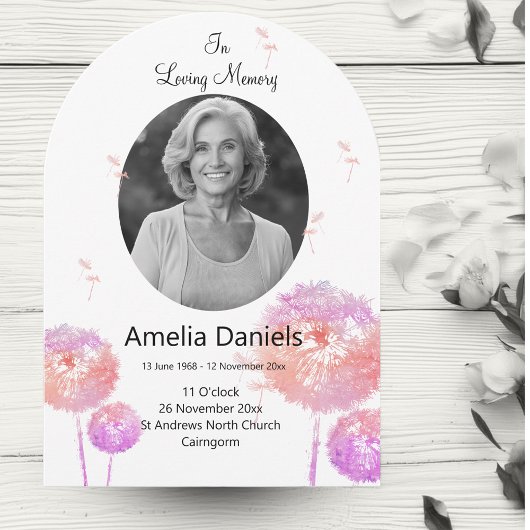 Witte wilde bloem in liefdevolle herinnering begra kaart