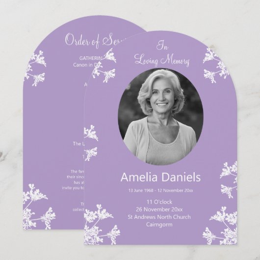 Witte wilde bloem in liefdevolle herinnering begra kaart (Voorkant / Achterkant)