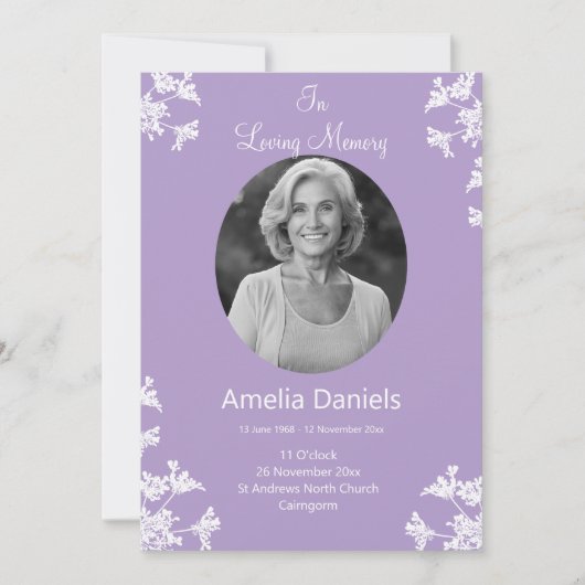 Witte wilde bloem in liefdevolle herinnering begra kaart (Voorkant)