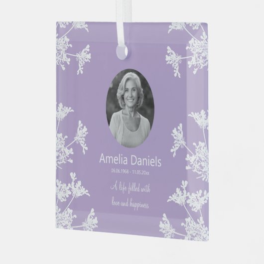 Witte wilde bloem in liefdevolle herinnering glas ornament (Voorkant links)