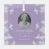 Witte wilde bloem in liefdevolle herinnering glas ornament (Voorkant)