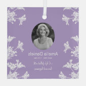 Witte wilde bloem in liefdevolle herinnering glas ornament (Achterkant)