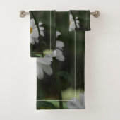 Witte wilde bloem met donkergroen bad handdoek (Insitu)