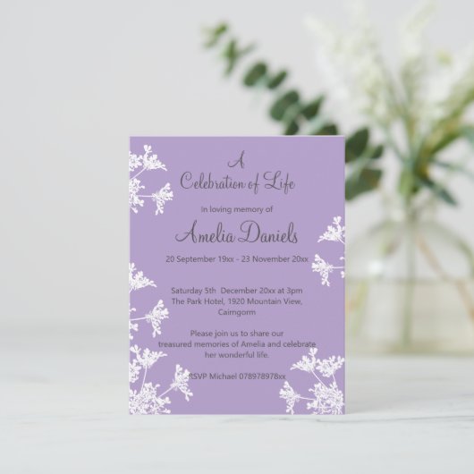 Witte wilde bloem Viering van het Leven Aankondigi Kaart (Staand voorkant)