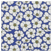 Witte Windbloemen Op Blauw Stof (Close Up)