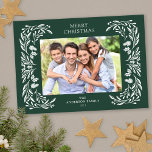 Witte Winter groen foto Kerstmis Feestdagenkaart<br><div class="desc">Deze donkerbosgroene kerstkaart heeft een sierlijke witte wintergroene afbeelding die de horizontale foto lijst.</div>