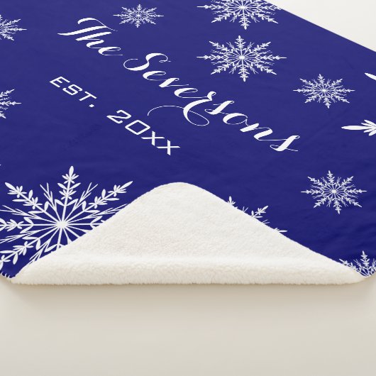 Witte wintersneeuwvlokken op blauw sherpa deken (3/4)