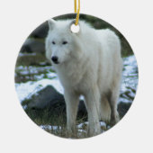 Witte wolf in Winter Keramisch Ornament (Voorkant)