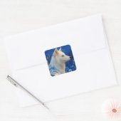 Witte wolf met blauwe bloemmotief kunstbontpatroon vierkante sticker (Envelop)