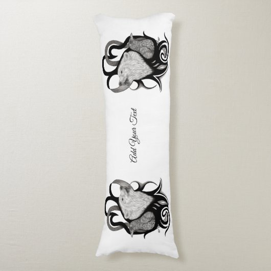 Witte Wolf met stamkunst van Raven Lichaamskussen (Voorkant Verticaal)
