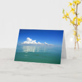 Witte wolk boven een stille oceaan kaart (Gele Bloem)