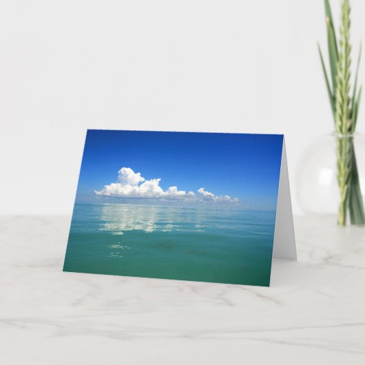 Witte wolk boven een stille oceaan kaart (Voorkant)