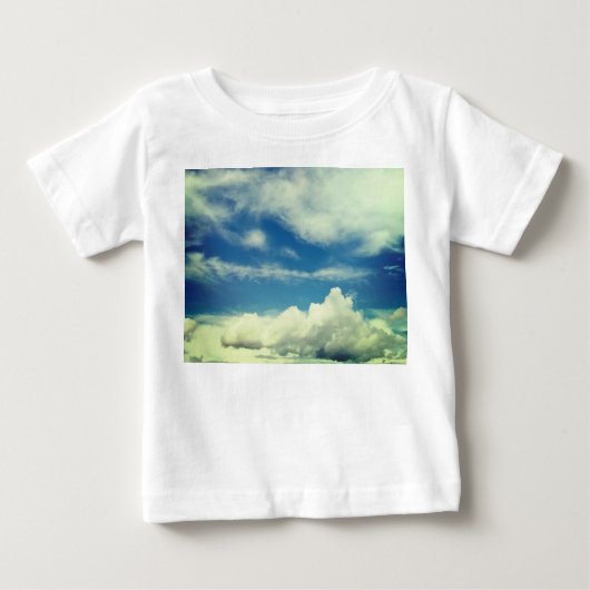 Witte wolken, aan een blauwe hemel (Voorkant)