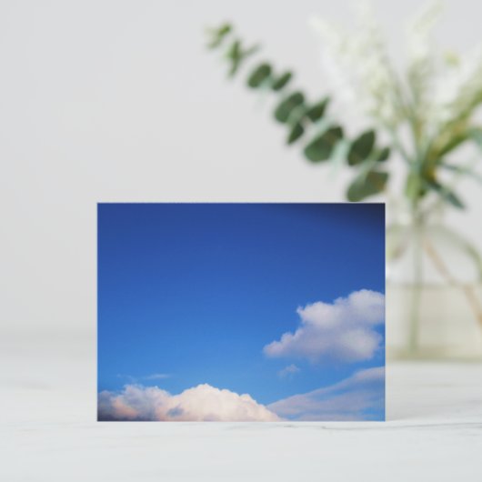 Witte wolken en blauwe hemel briefkaart (Staand voorkant)