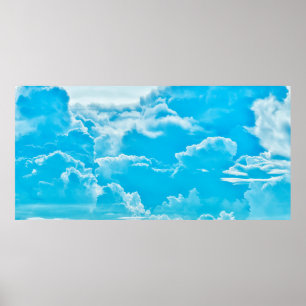 witte wolken en heldere blauwe achtergrond , pano poster