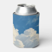 Witte wolken en heldere blauwe lucht blikjeskoeler (Blikje Voorkant)