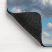 Witte wolken en heldere blauwe lucht muismat (Hoek)