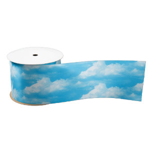 Witte Wolken op Blauw Satijnen Lint