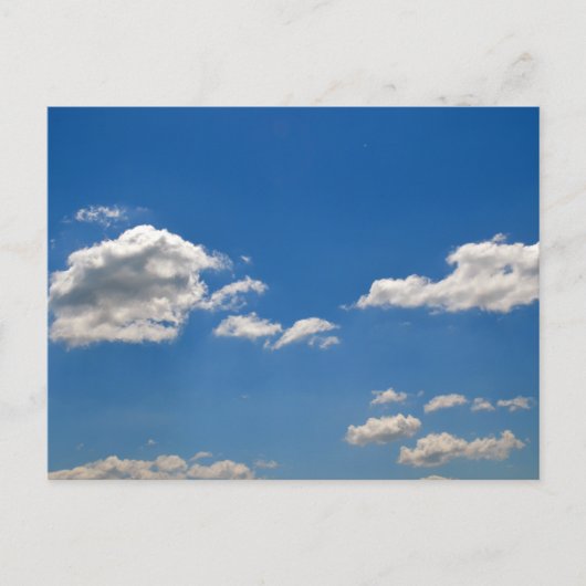 Witte wolken op blauwe hemel briefkaart (Voorkant)