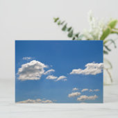 Witte wolken op blauwe hemel kaart (Staand voorkant)