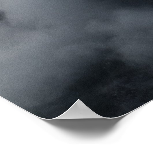 Witte wolken over de donkerrotsbergen poster (Hoek)