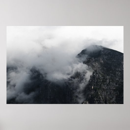 Witte wolken over de donkerrotsbergen poster (Voorkant)