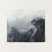 Witte wolken over de donkerrotsbergen wandkleed (Voorkant (horizontaal))