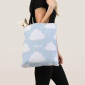 Witte Wolken Patroon Gepersonaliseerde Lichtblauwe Tote Bag (Dichtbij)