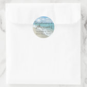 Witte zandstrand golven gepersonaliseerde bruiloft ronde sticker (Tas)