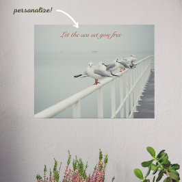 Witte zeemeeuw op een winterdag poster