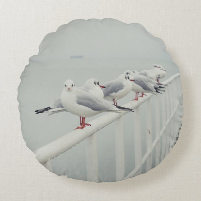 Witte zeemeeuw op een winterdag rond kussen (Voorkant)