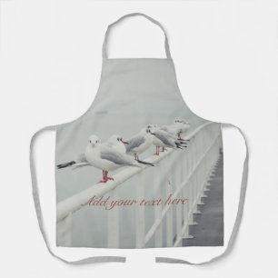 Witte zeemeeuw op een winterdag schort