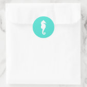Witte Zeepaard op Turquoise Ronde Sticker (Tas)