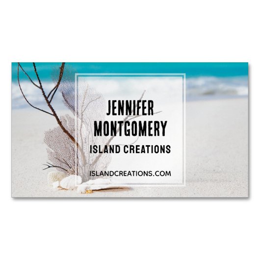 Witte zeeschelpen op een tropisch strand magnetisch visitekaartje (Voorkant)