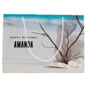 Witte zeeschelpen op een tropische strand verjaard groot cadeauzakje (Achterkant)