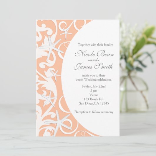 Witte zeesterren koraal strand bruiloft uitnodigin kaart (Staand voorkant)