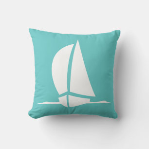 Witte zeilboot op blauwgroen blauw kussen